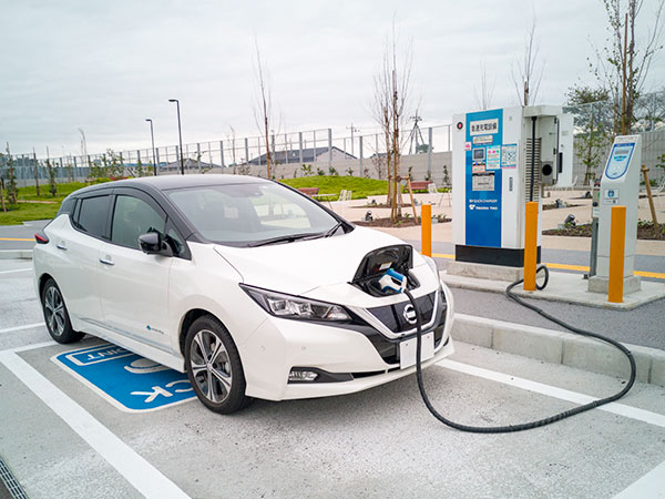 電気自動車充電器